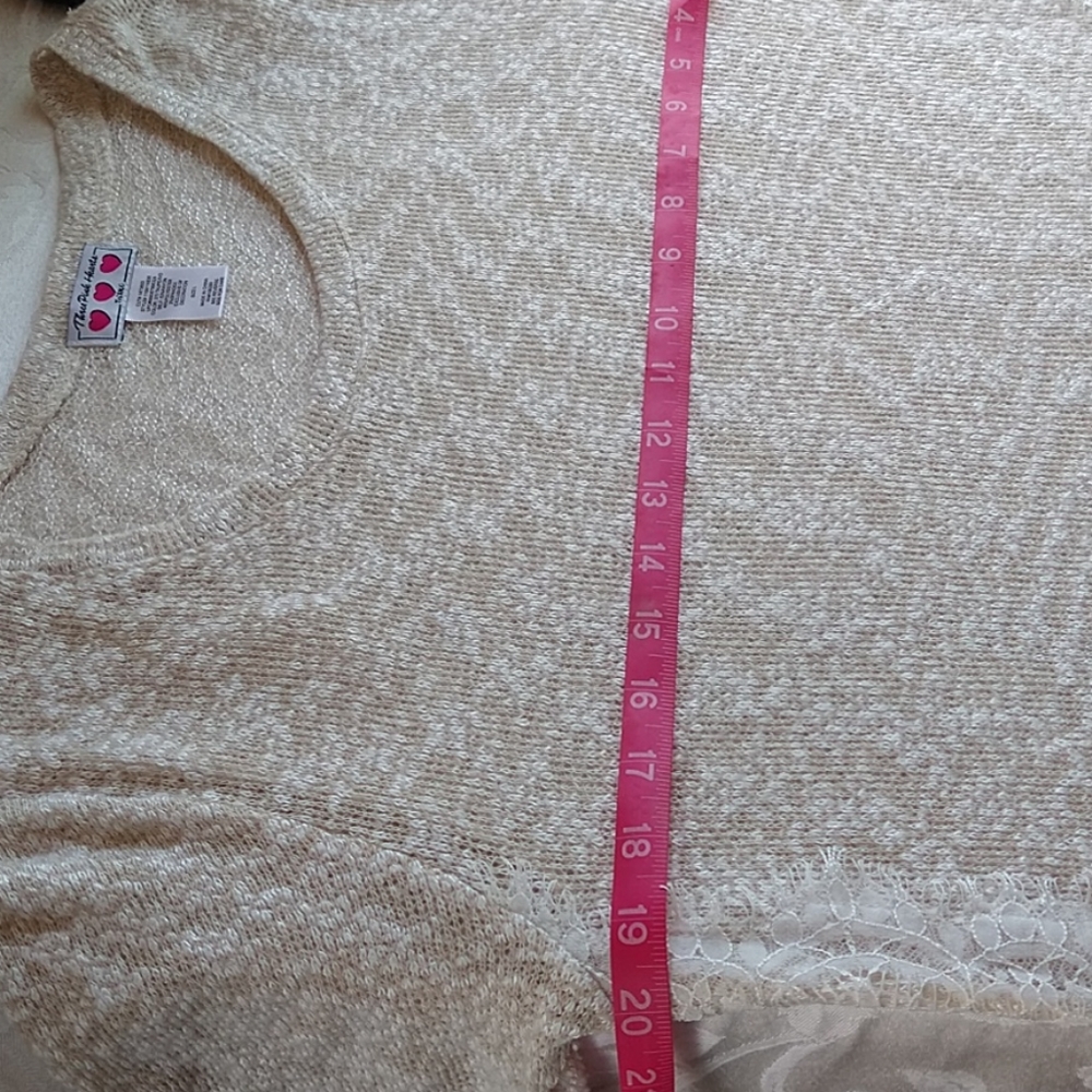 Beautiful lacy lightweight sweater - Picture 5 of 7